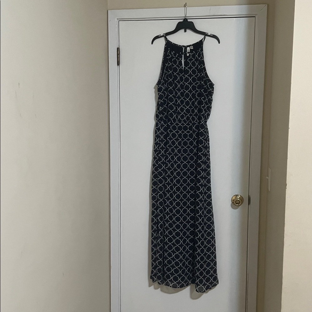 Elegant Navy and White Patterned Dress